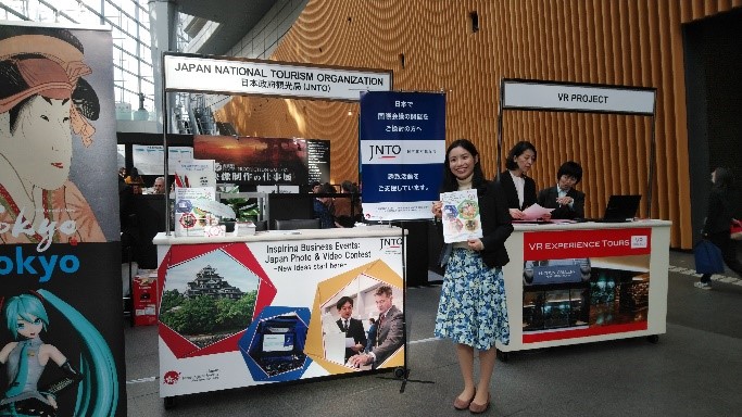  At JNTO booth participants applied for the Photo & Video Contest